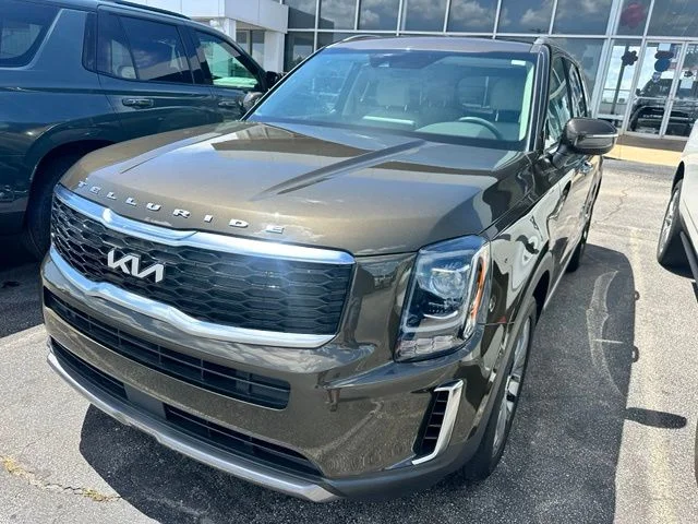Used 2022 Green Kia S image 3