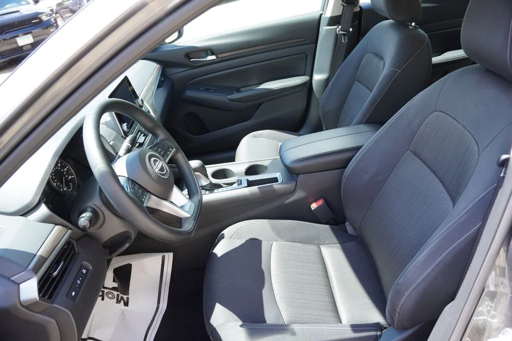 Used 2025 Gun Metallic Nissan 2.5 SV image 15
