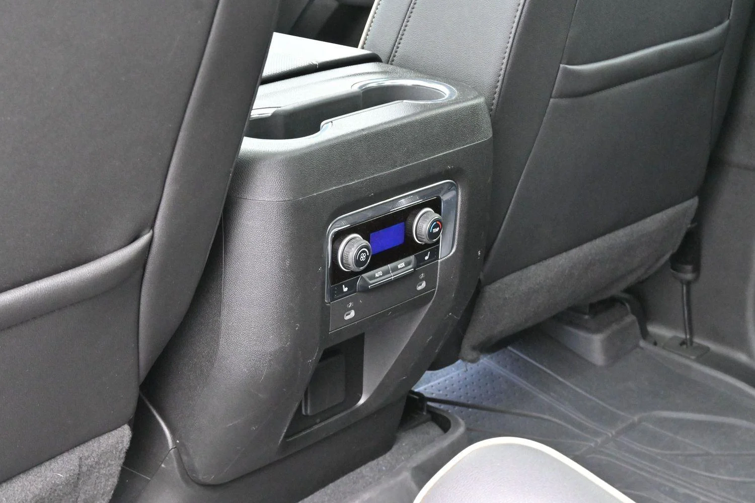 Used 2023 Iridescent Pearl Tricoat Chevrolet Premier image 34