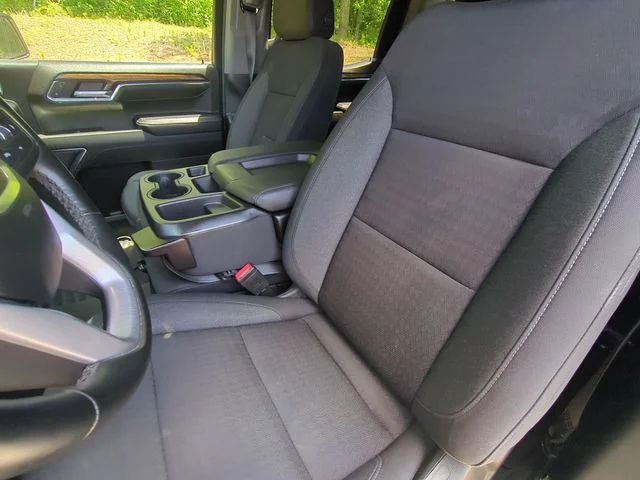 Used 2024 White GMC SLE image 27