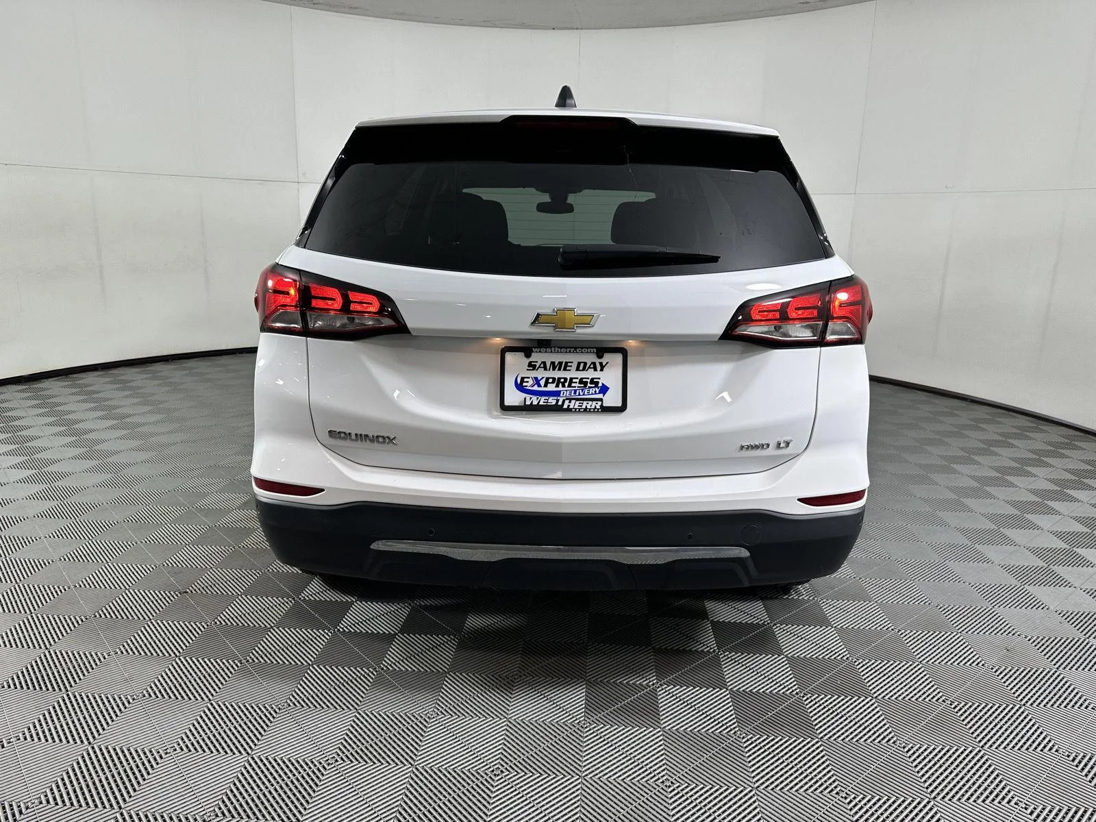 Used 2024 Summit White Chevrolet LT image 6