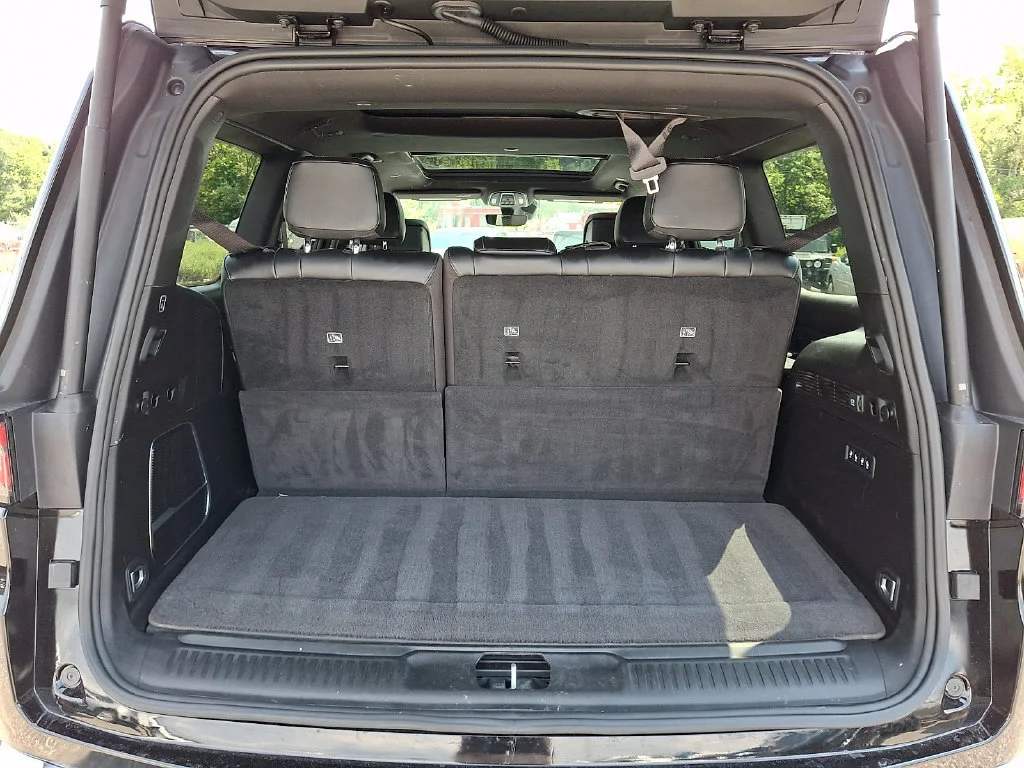 Used 2022 Diamond Black Crystal Pearlcoat Jeep Series II image 31