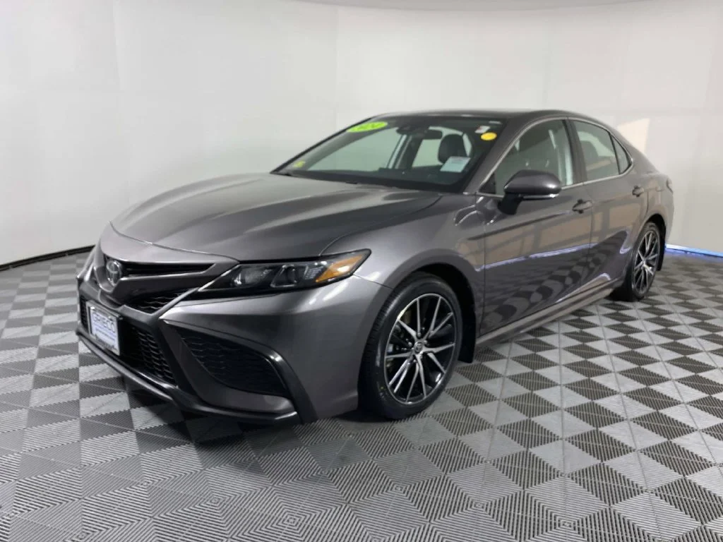 Used 2024 Predawn Gray Mica Toyota SE image 4