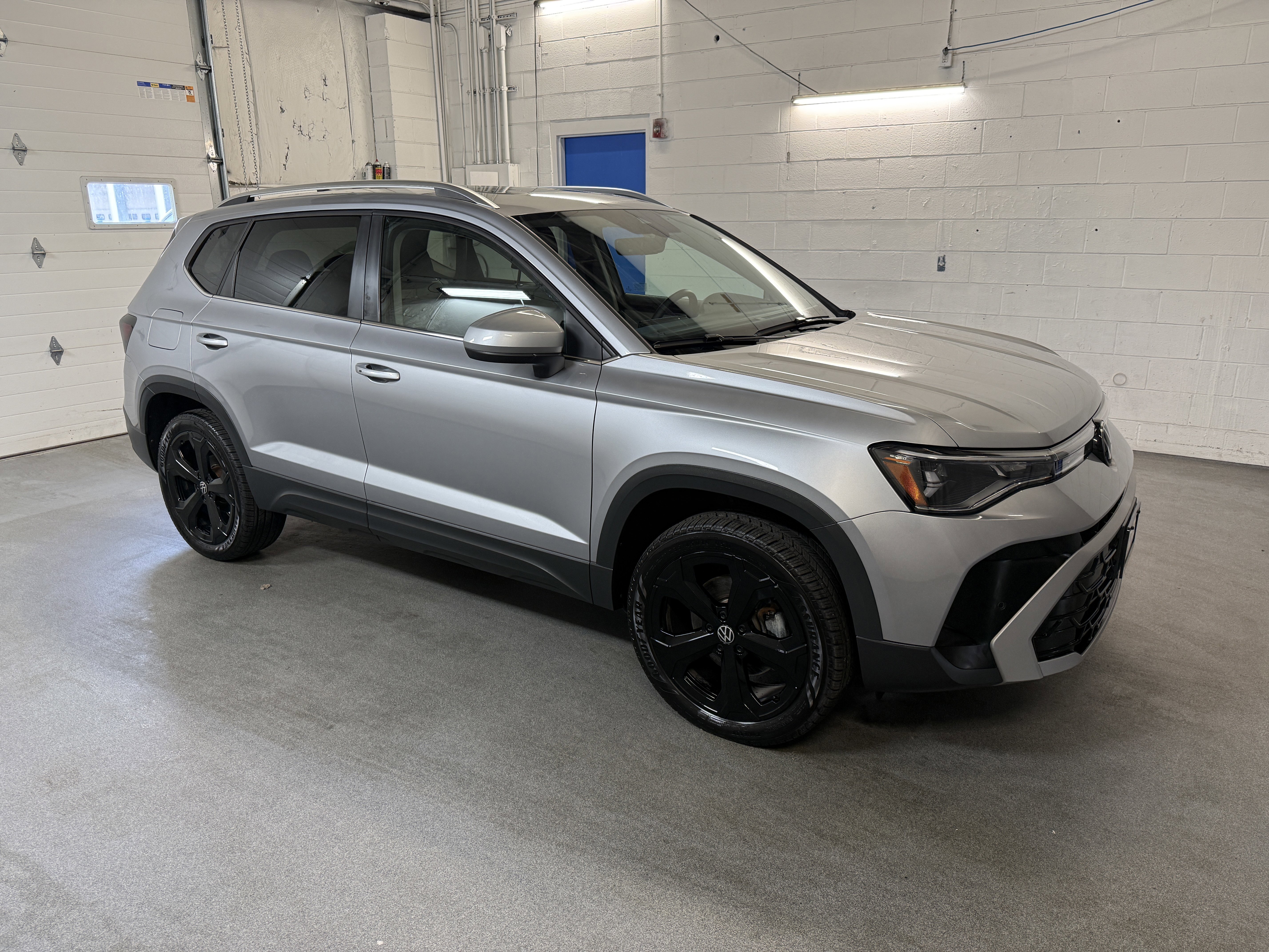 2025 Volkswagen Taos SEL - Photo 10