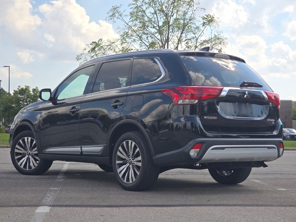 Used 2019 Labrador Black Metallic Mitsubishi  image 11