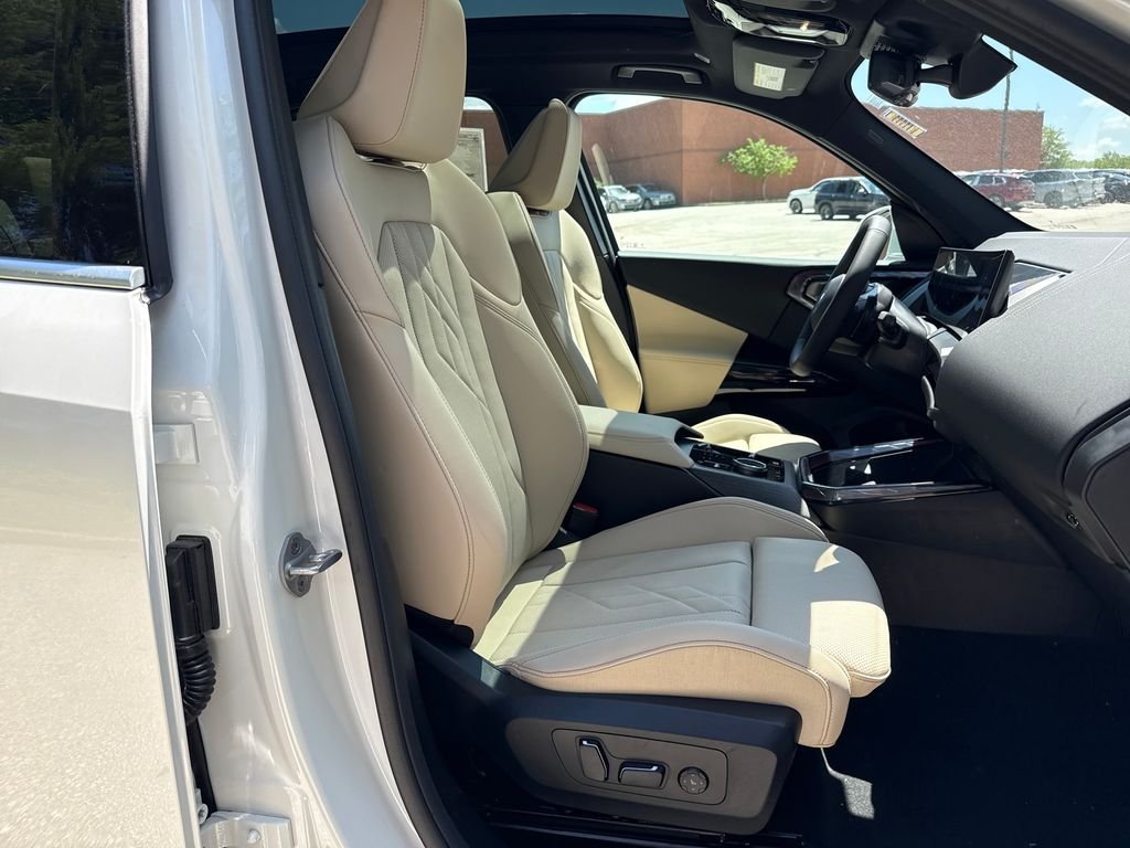 New 2026 White BMW 30 xDrive image 26