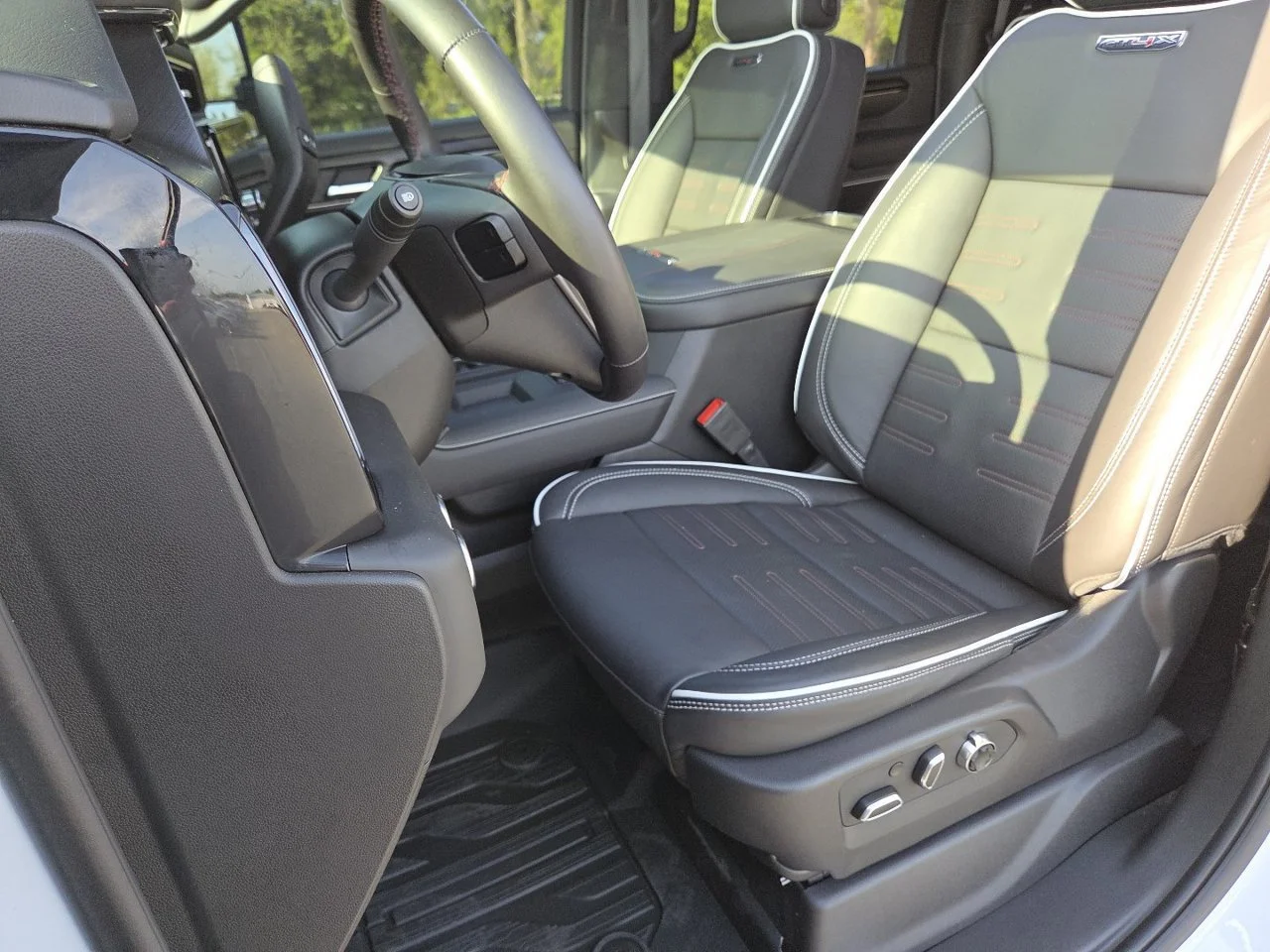 Used 2025 Summit White GMC AT4X image 34