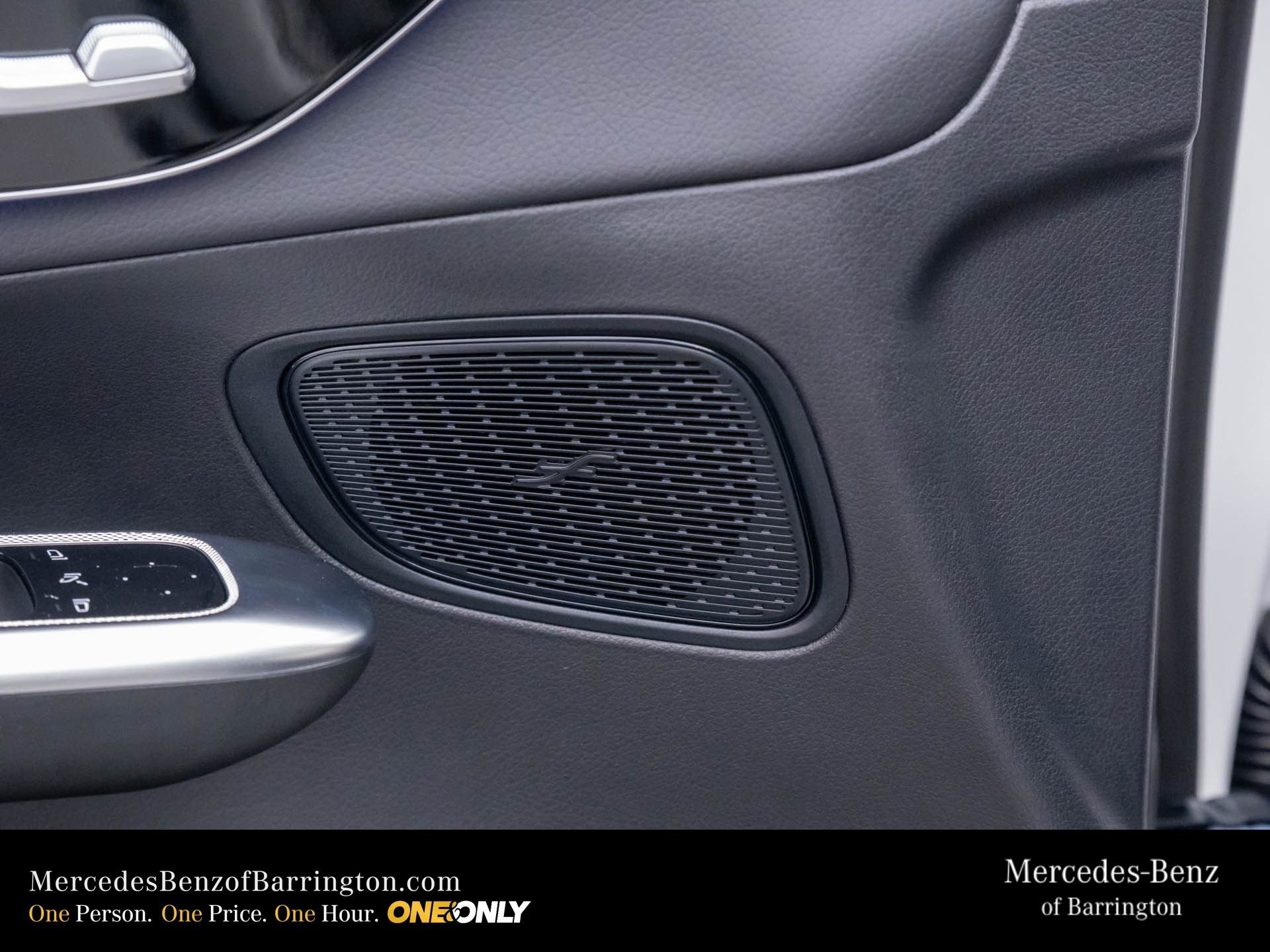 New 2026 Polar White Mercedes-Benz GLC 300 image 16