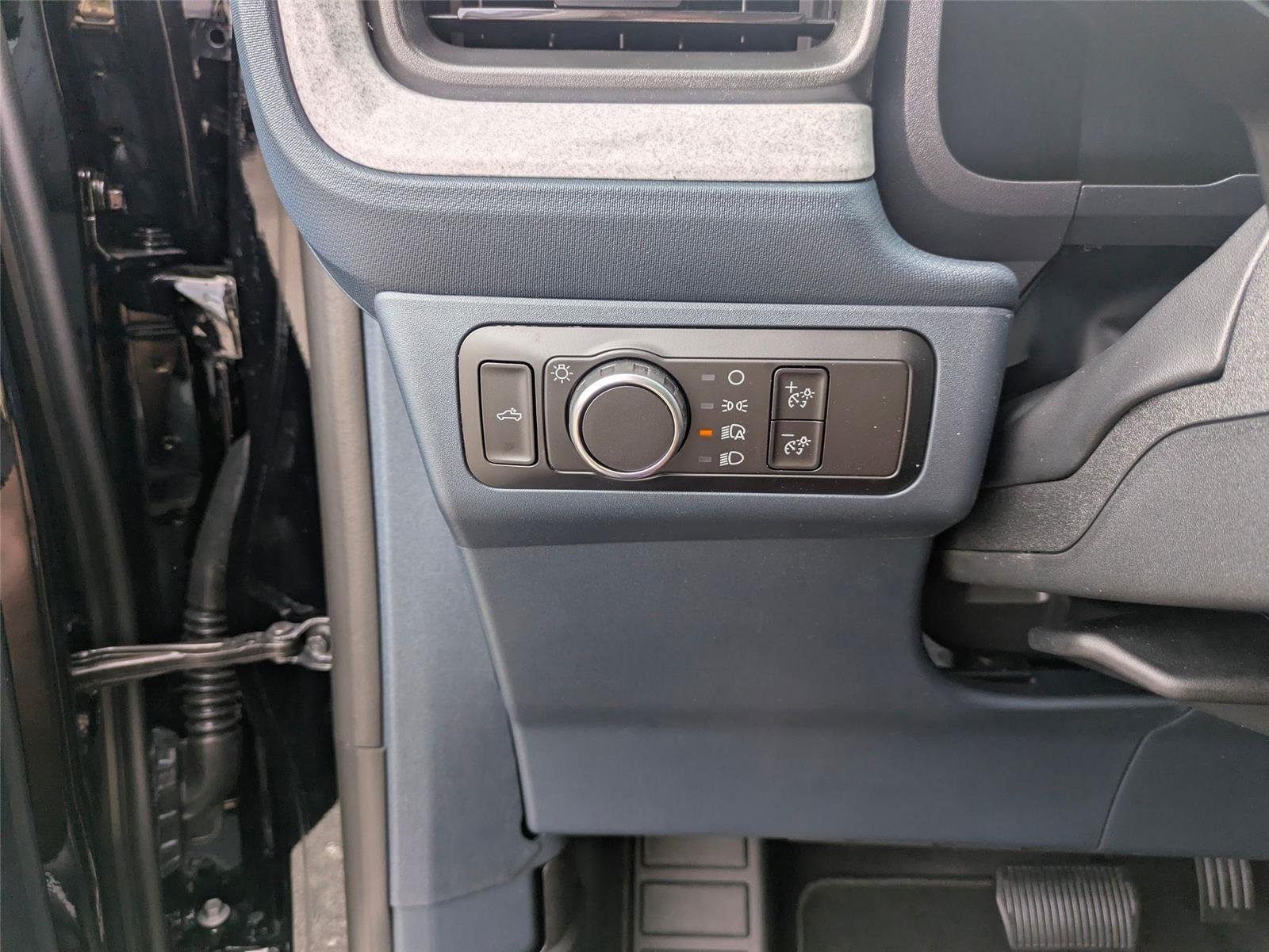New 2026 Shadow Black Ford XLT image 16