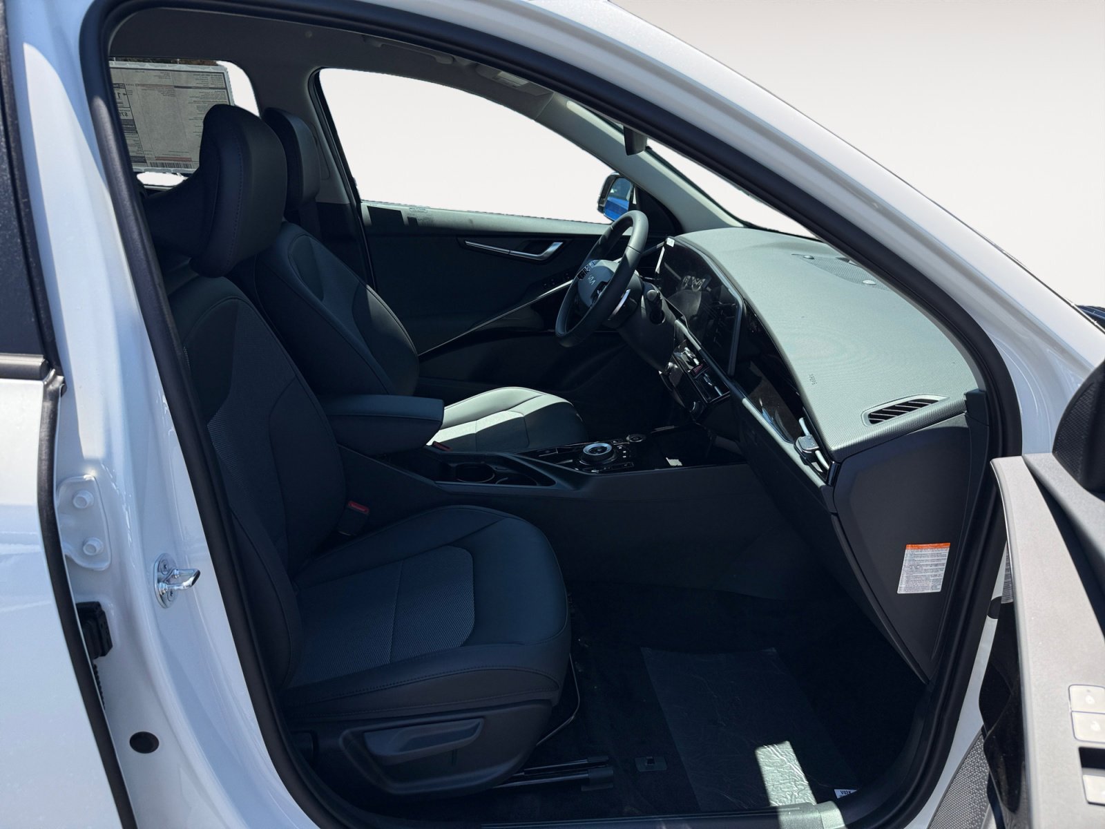 New 2026 Snow White Pearl Kia WIND image 19