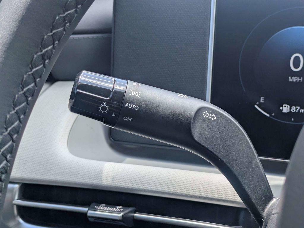 New 2026 Silver Hyundai SEL Premium FWD image 29