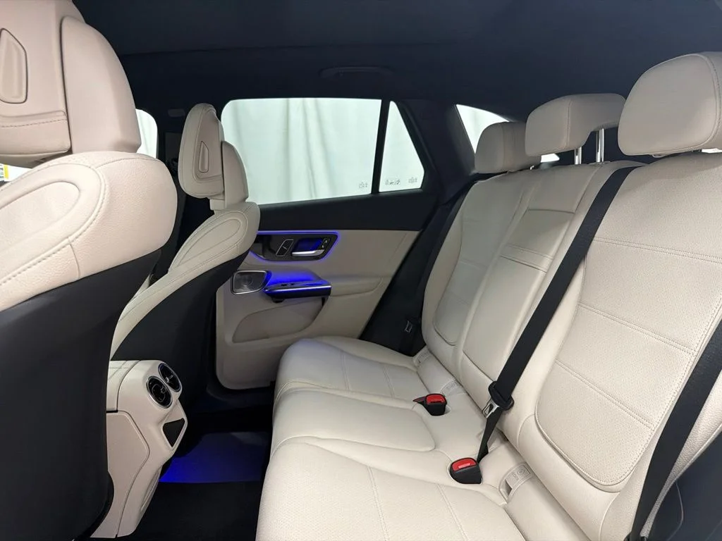 New 2027 White Mercedes-Benz GLC 300 image 22