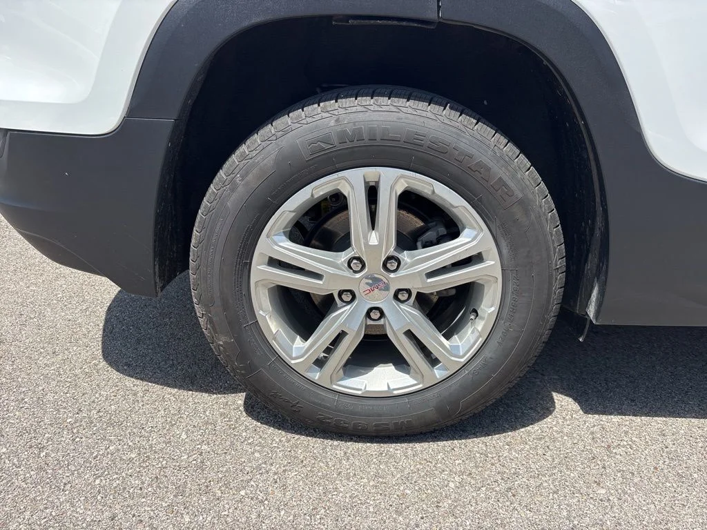 Used 2024 Summit White GMC SLE image 21