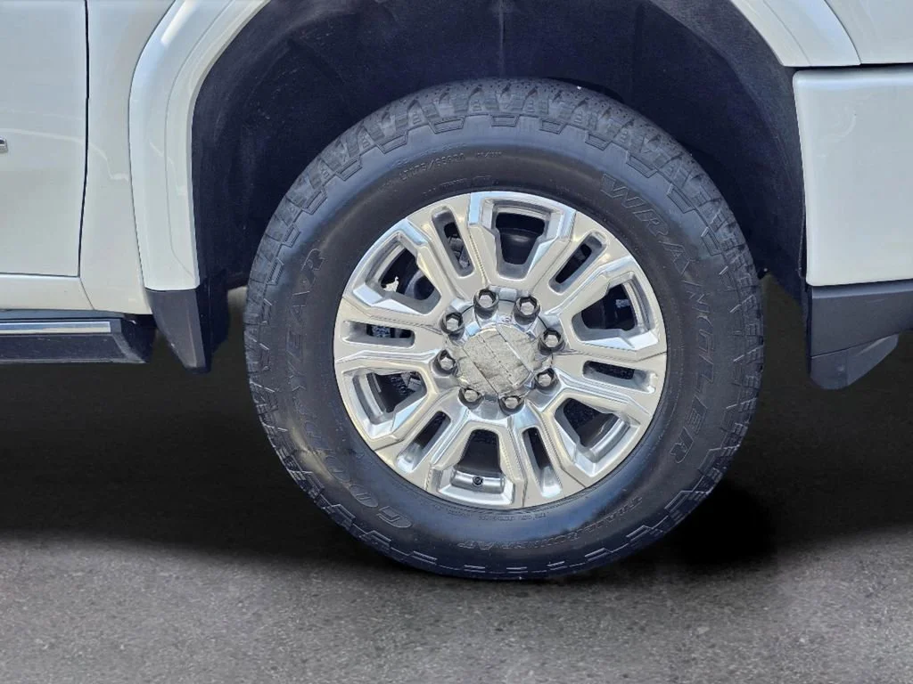 Used 2023 White Frost Tricoat GMC Denali image 6