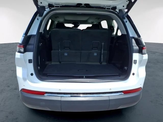 Used 2022 White Jeep Limited image 8