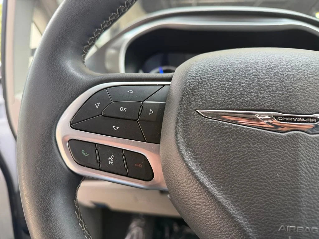Used 2023 White Chrysler Touring L image 24
