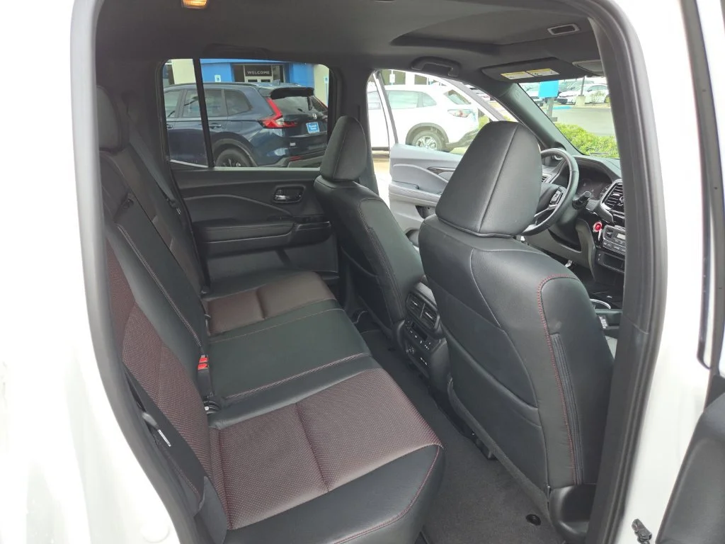 Used 2024 Platinum White Pearl Honda AWD BLACK EDITION image 28