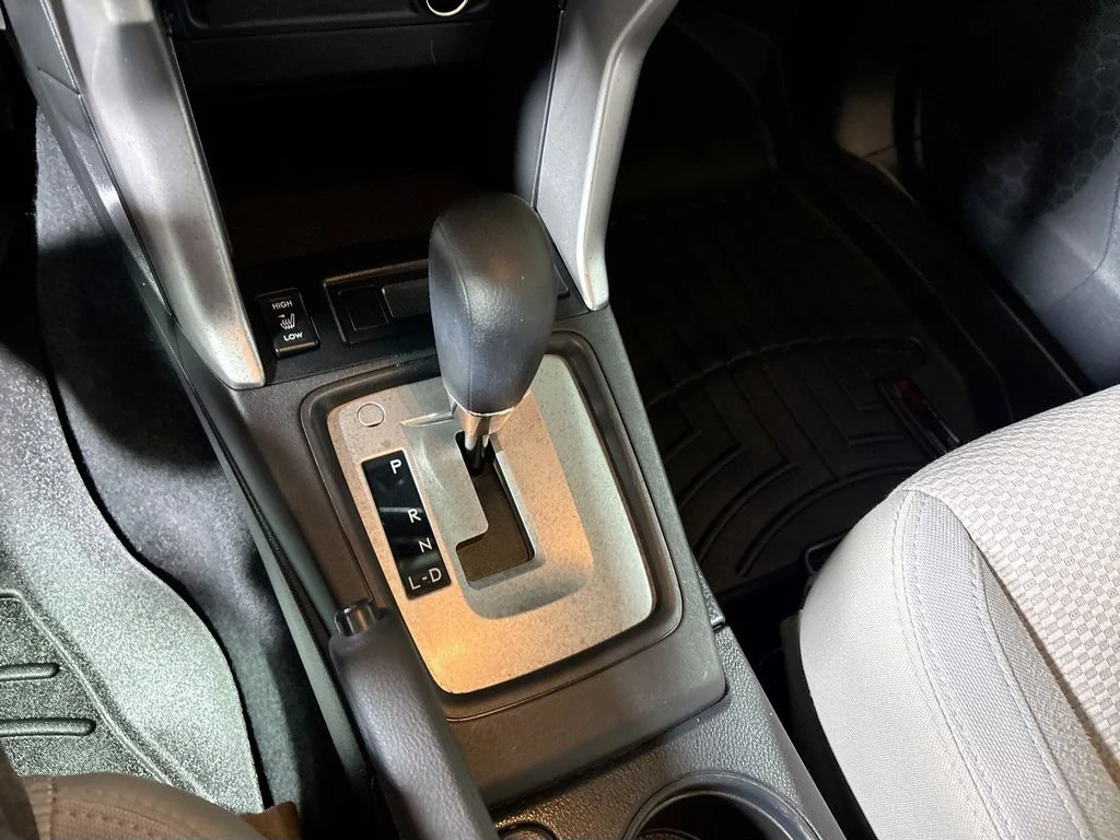 Used 2014 White Subaru 2.5i Premium image 17