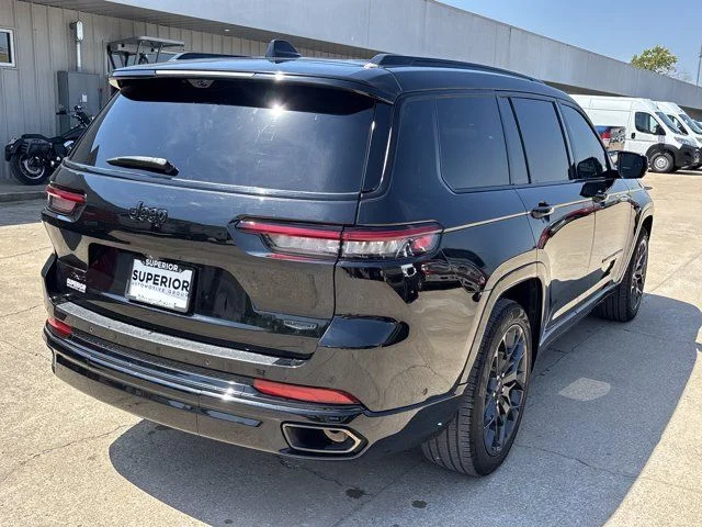 Used 2023 Black Jeep Summit image 3