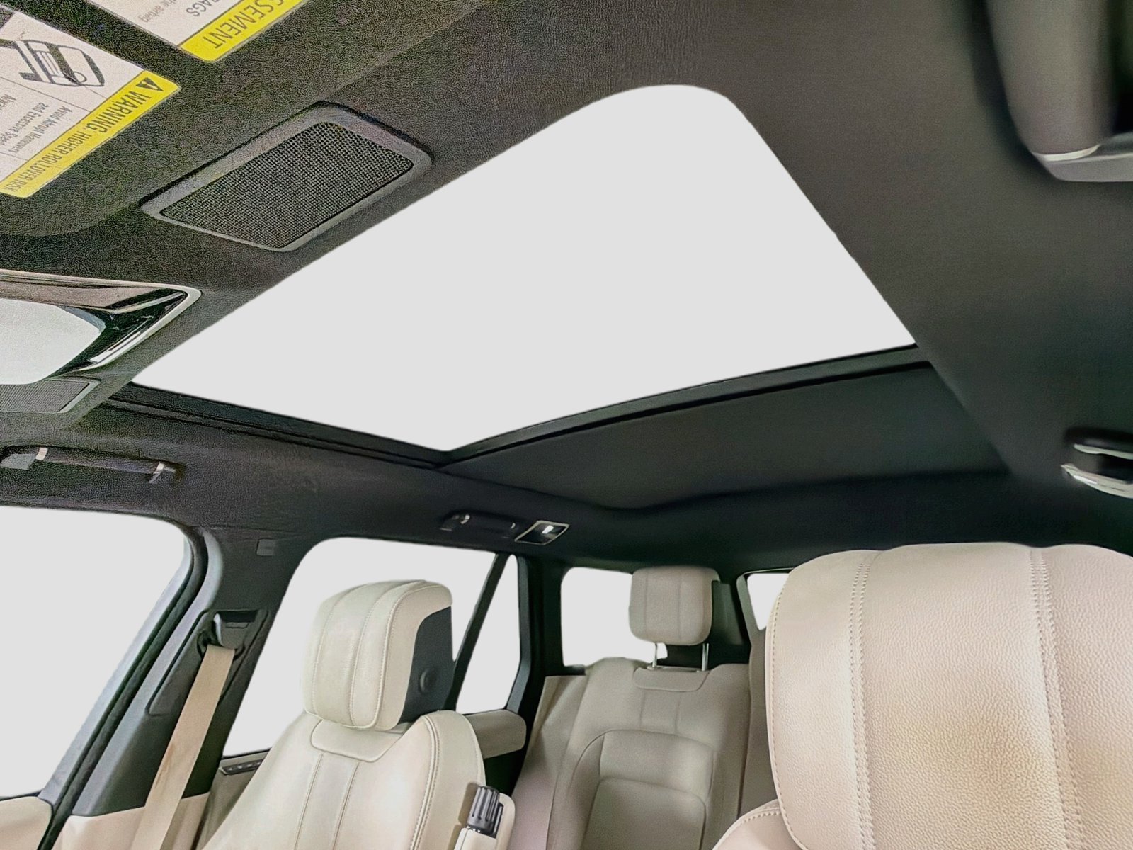 Used 2022 Portofino Blue Metallic Land Rover  image 9