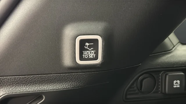 Used 2024 Diamond Black Crystal Pearlcoat Jeep Limited image 29