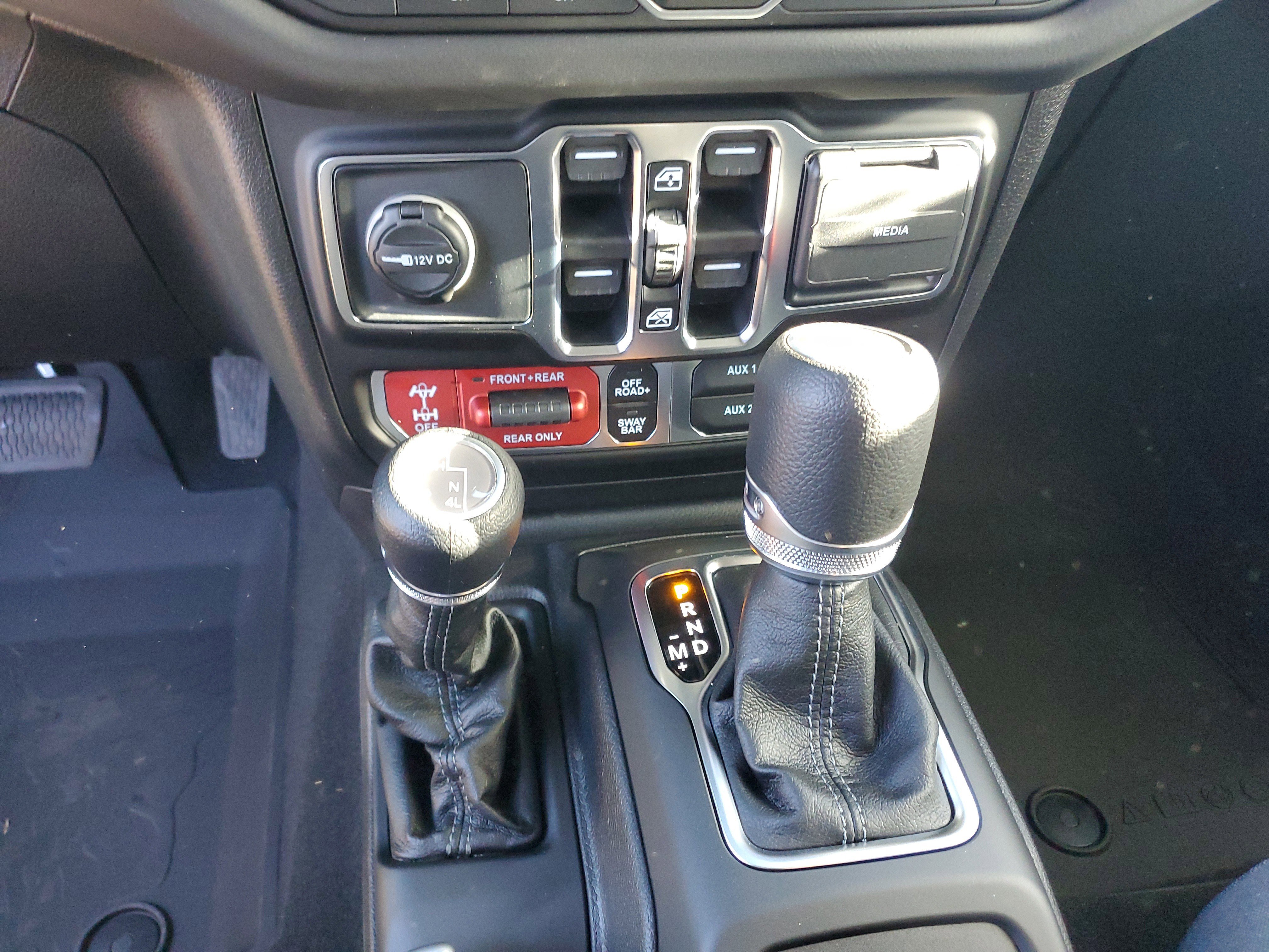 New 2026 Bright White Clearcoat Jeep Rubicon image 19