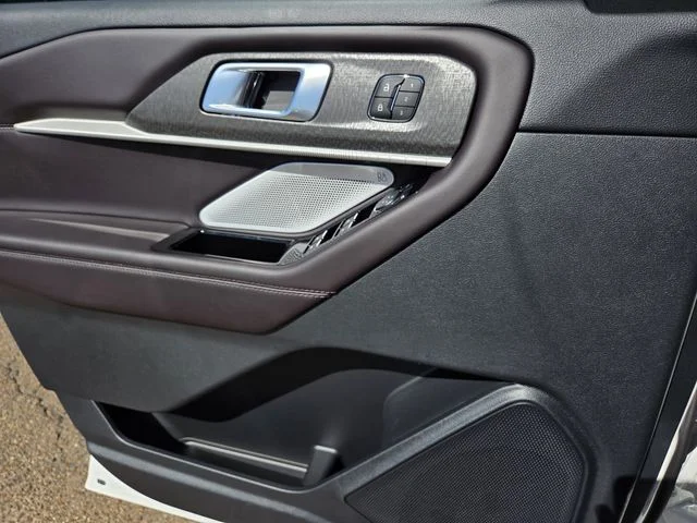 New 2026 Star White Metallic Tri-Coat Ford Platinum™ image 45