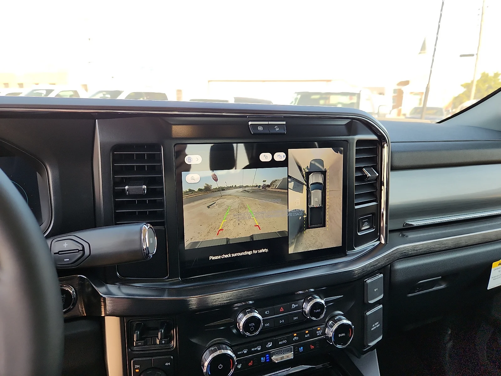 New 2027 Oxford White Ford Lariat image 23