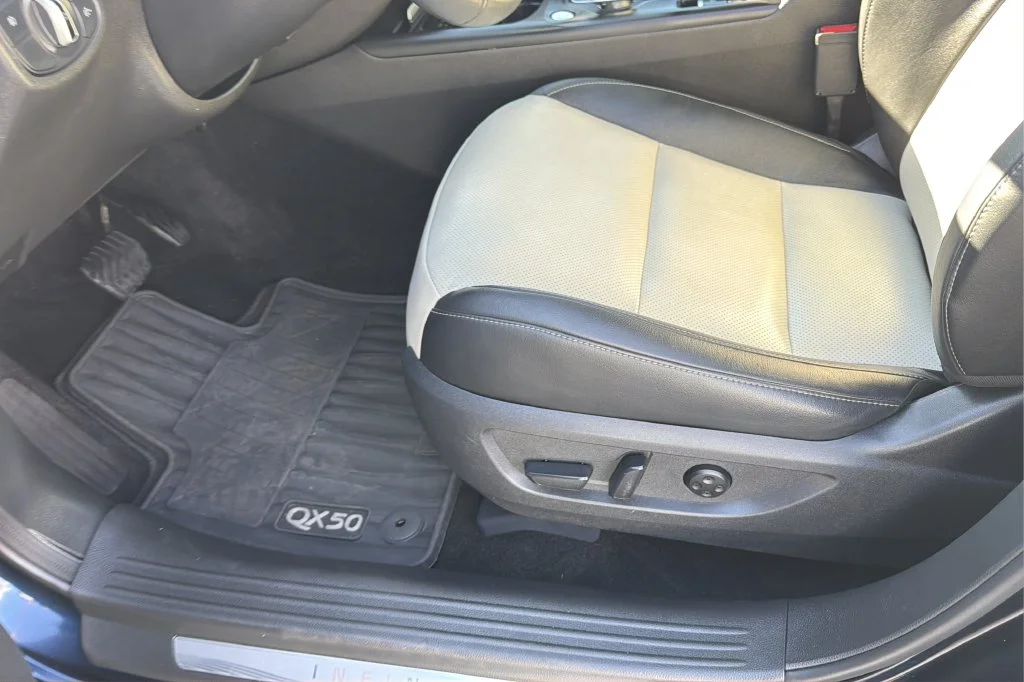 Used 2023 Blue INFINITI LUXE image 18