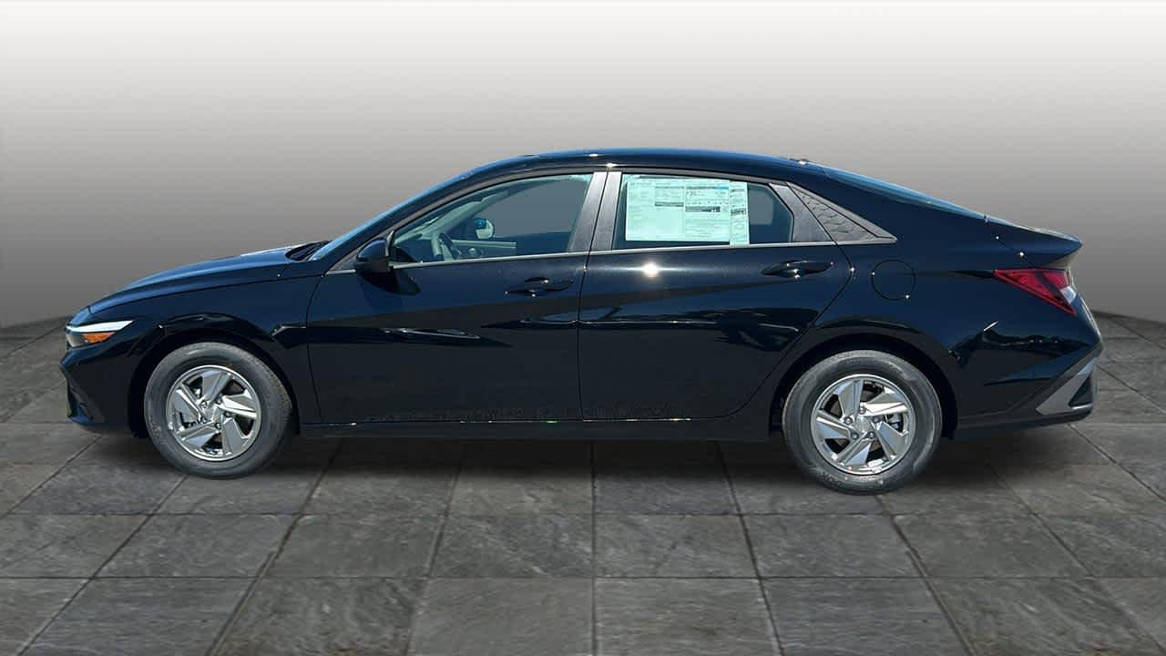 New 2026 Abyss Black Hyundai SE image 8