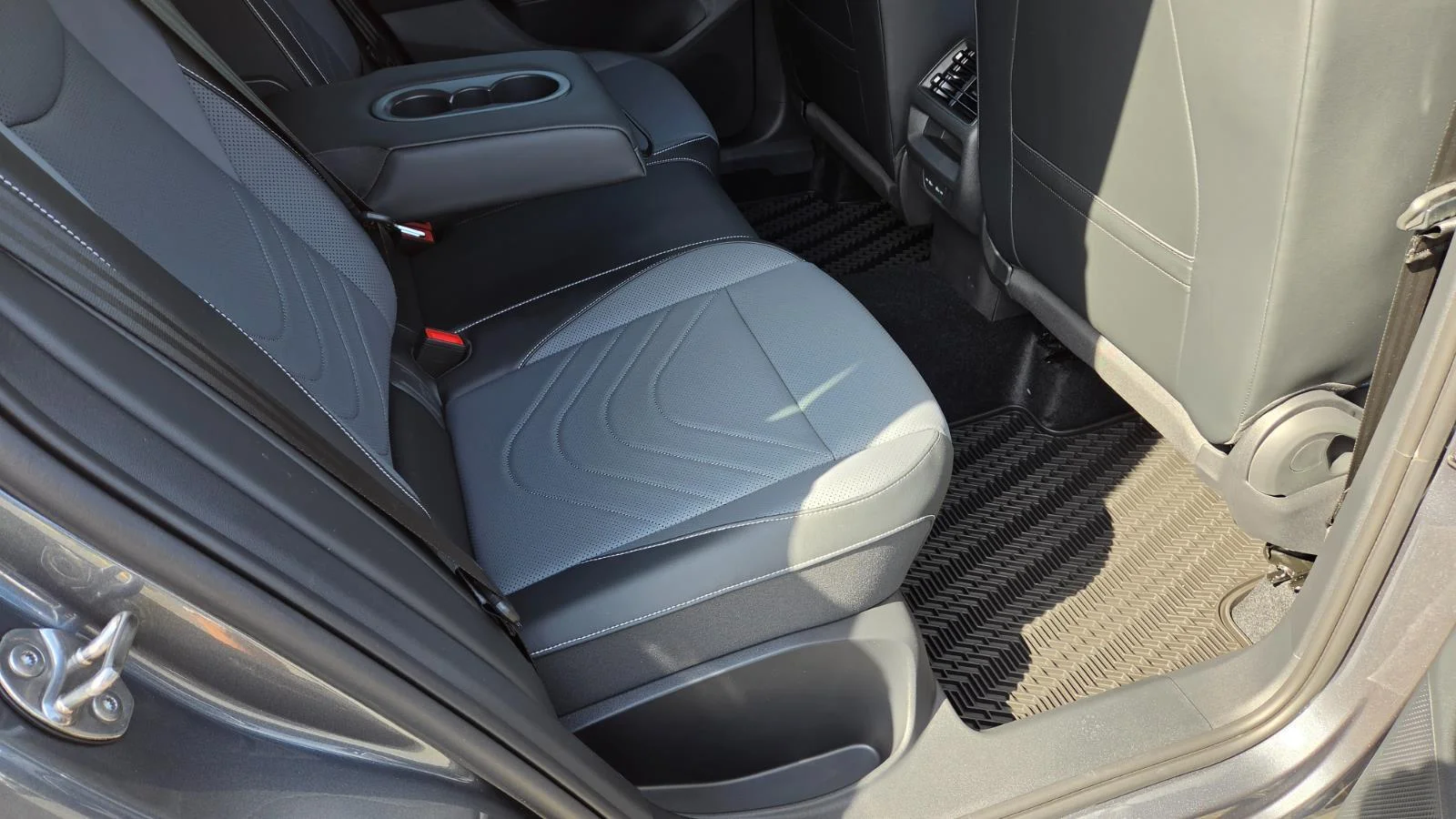 New 2026 Platinum Gray Metallic Volkswagen SE image 47