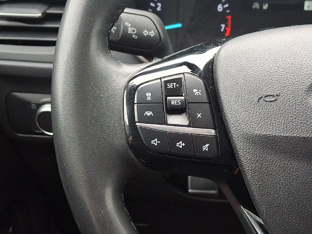 Used 2022 Gray Ford SE image 21
