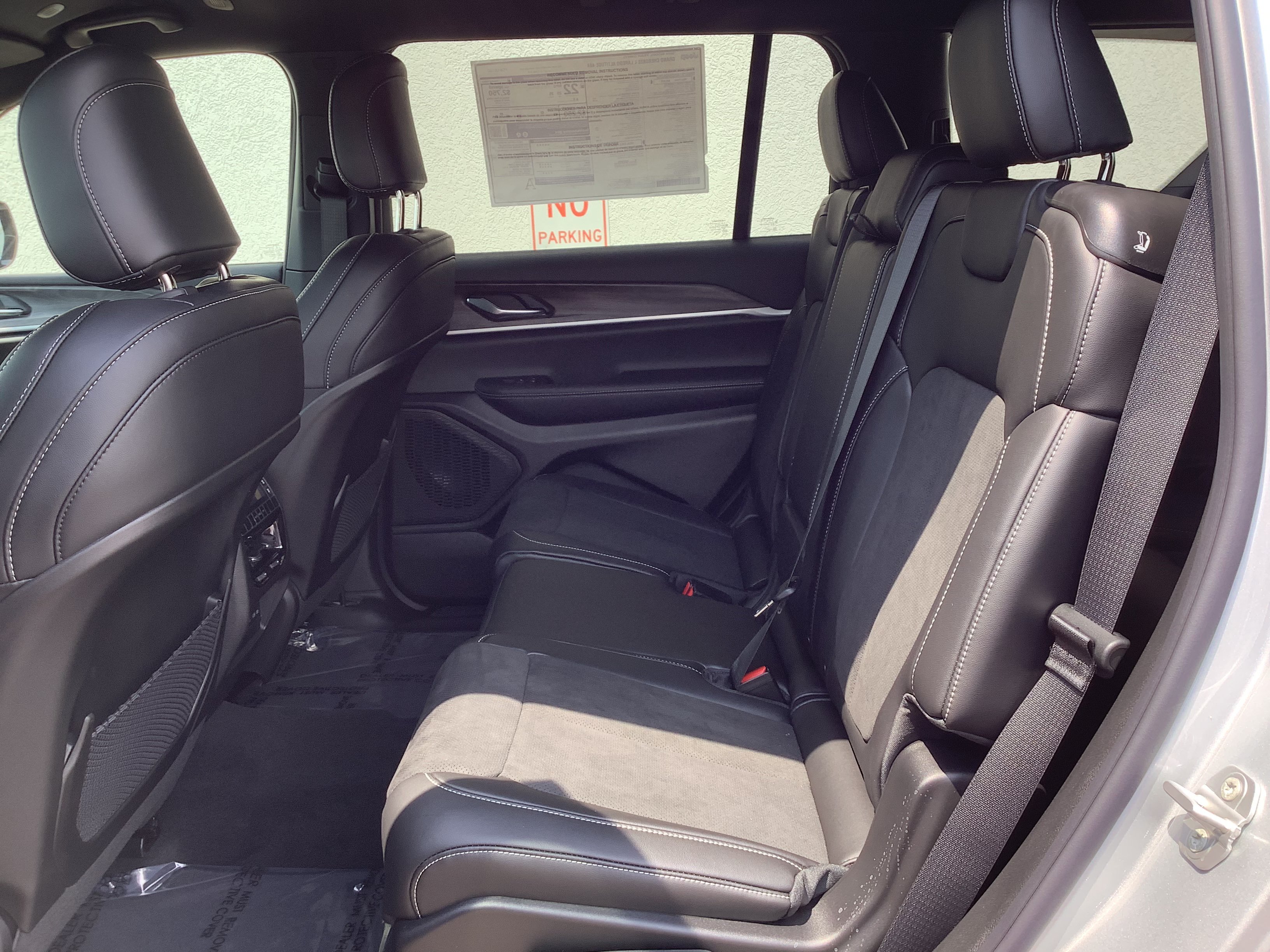 New 2026 Silver Zynith Exterior Paint Jeep Altitude image 10