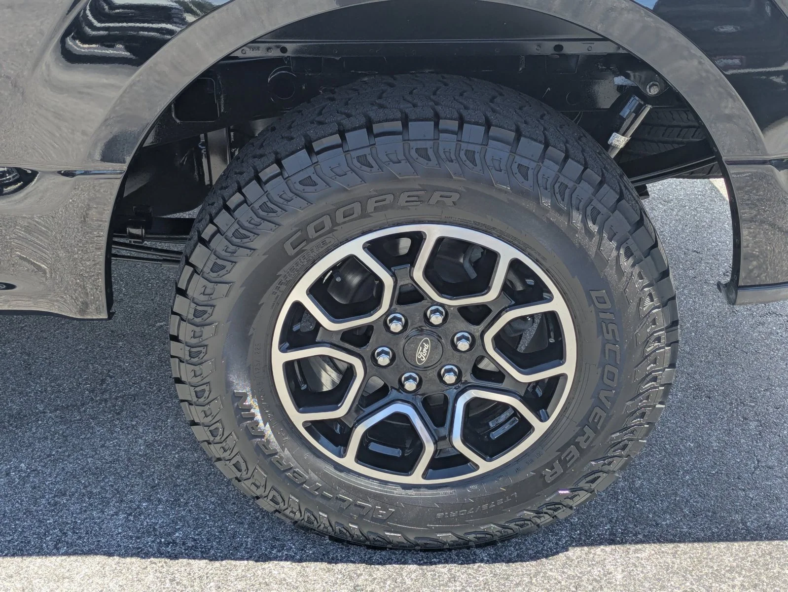 Used 2016 Shadow Black Ford XLT image 21