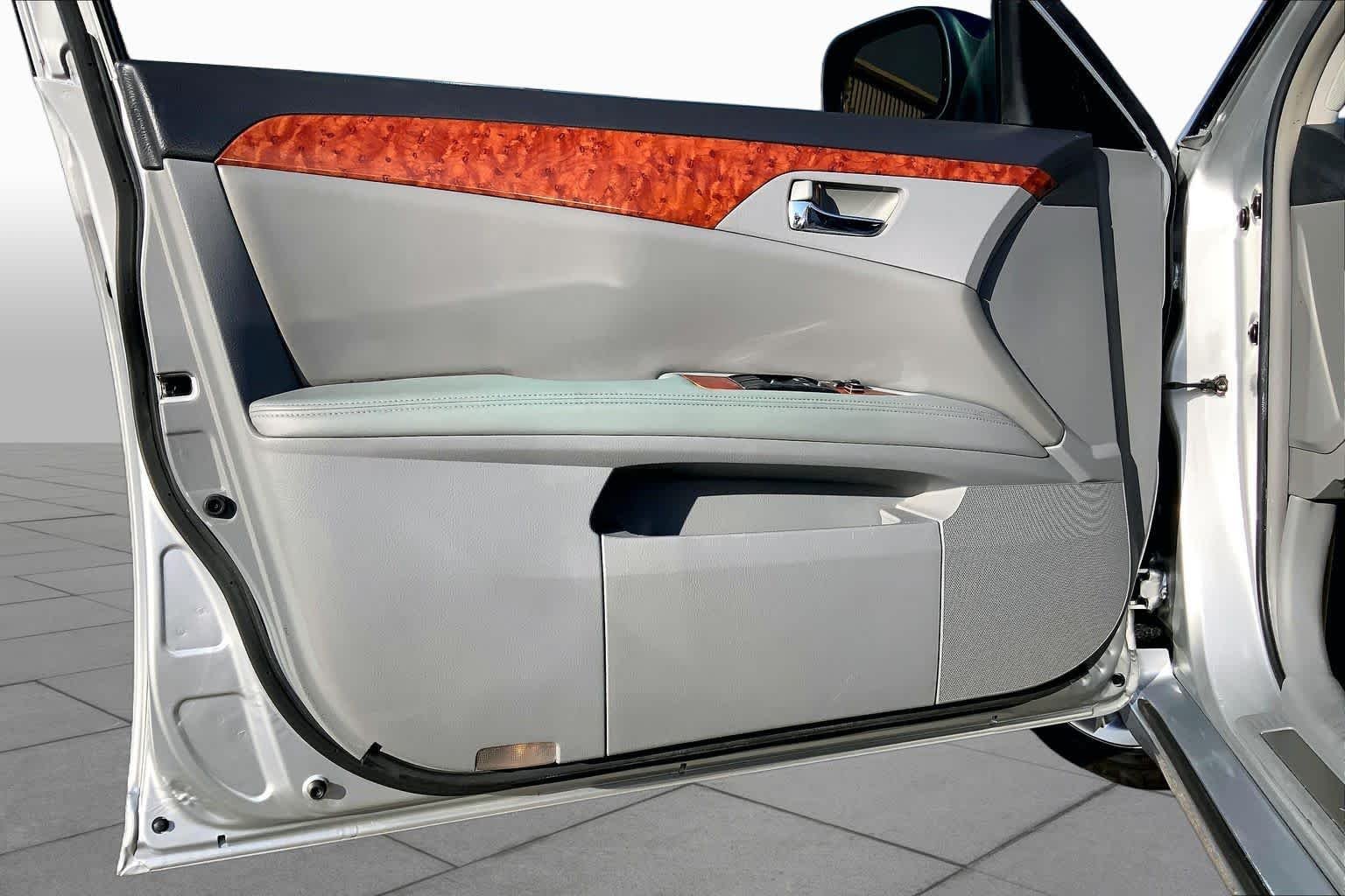 Used 2006 Titanium Metallic Toyota XLS image 18