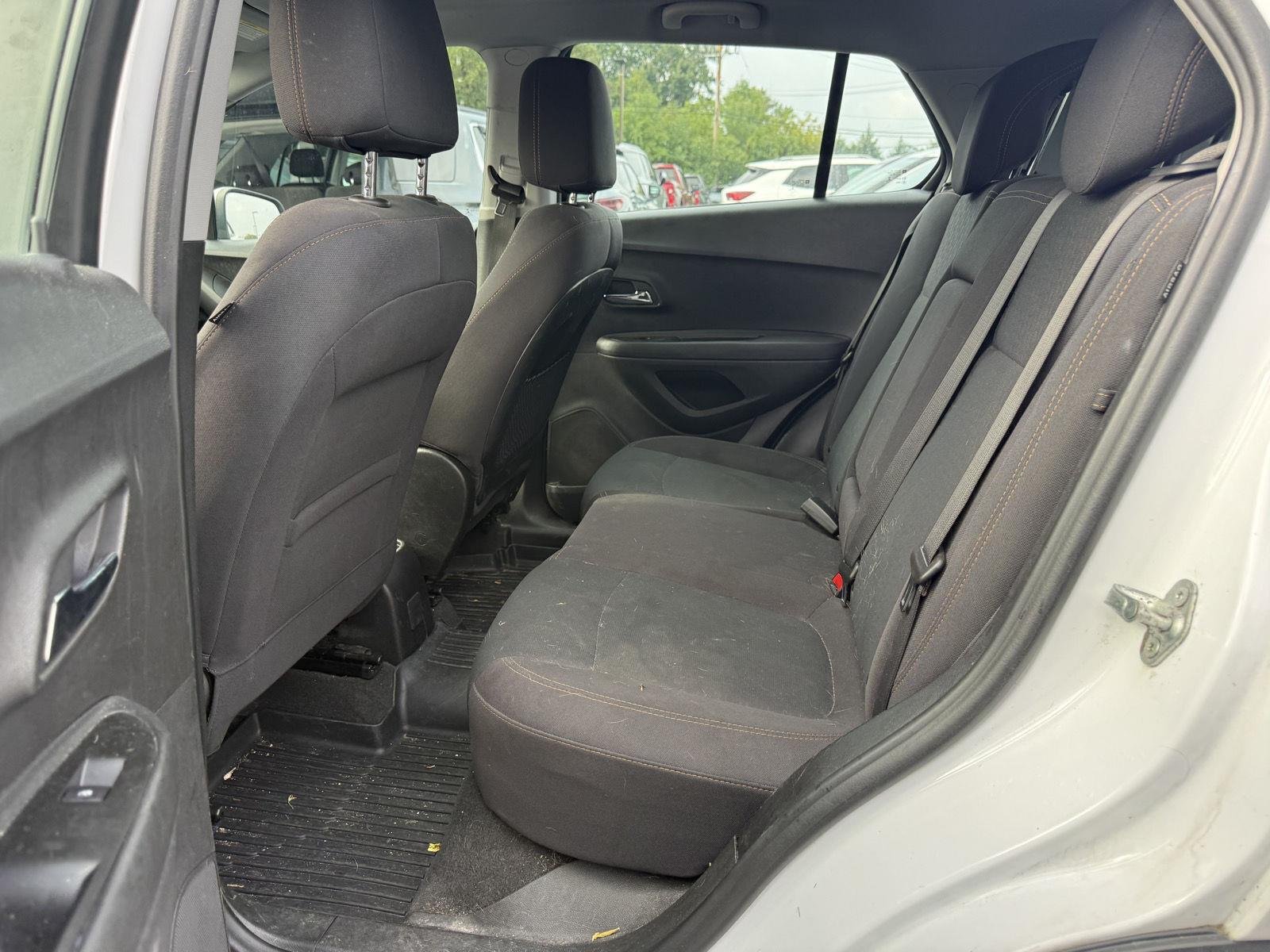 Used 2019 SUMMIT WHITE Chevrolet LS image 5