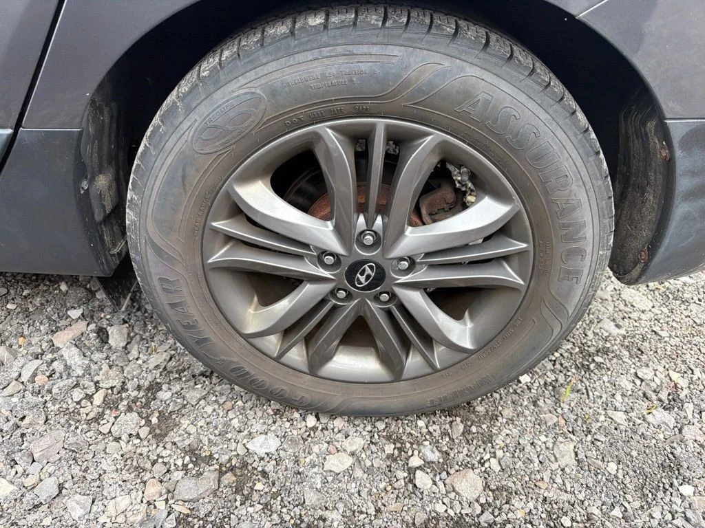 Used 2015 Gray Hyundai SE image 7