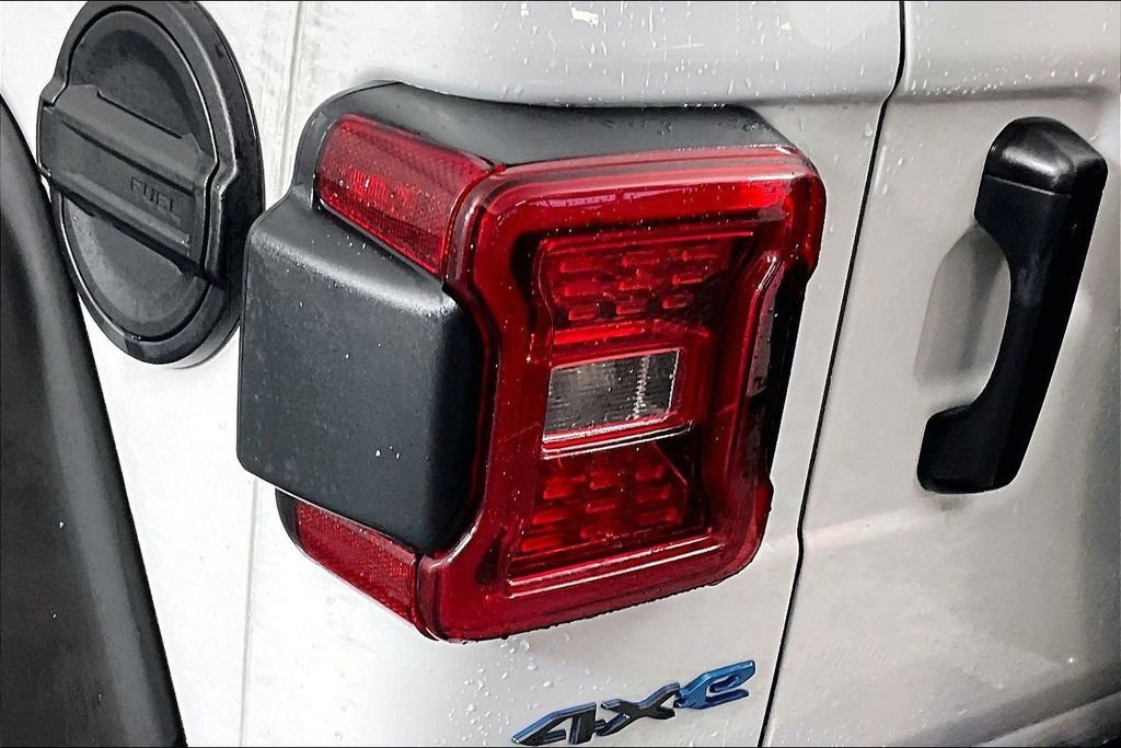 Used 2025 White Jeep Rubicon image 22