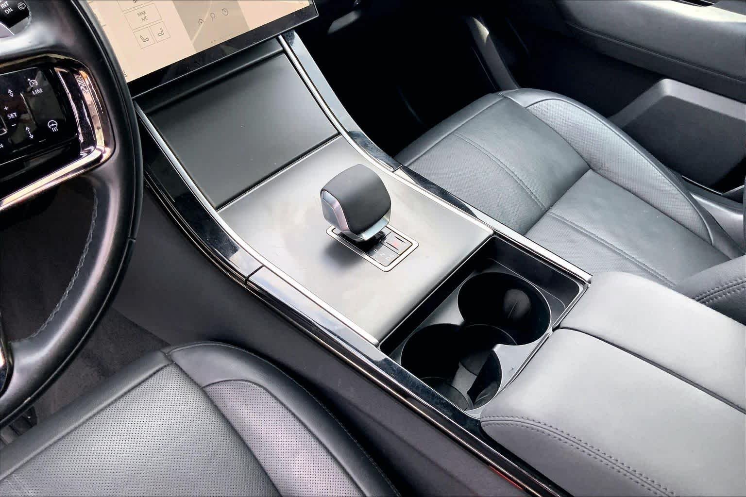 Used 2025 Fuji White Land Rover Dynamic SE image 15