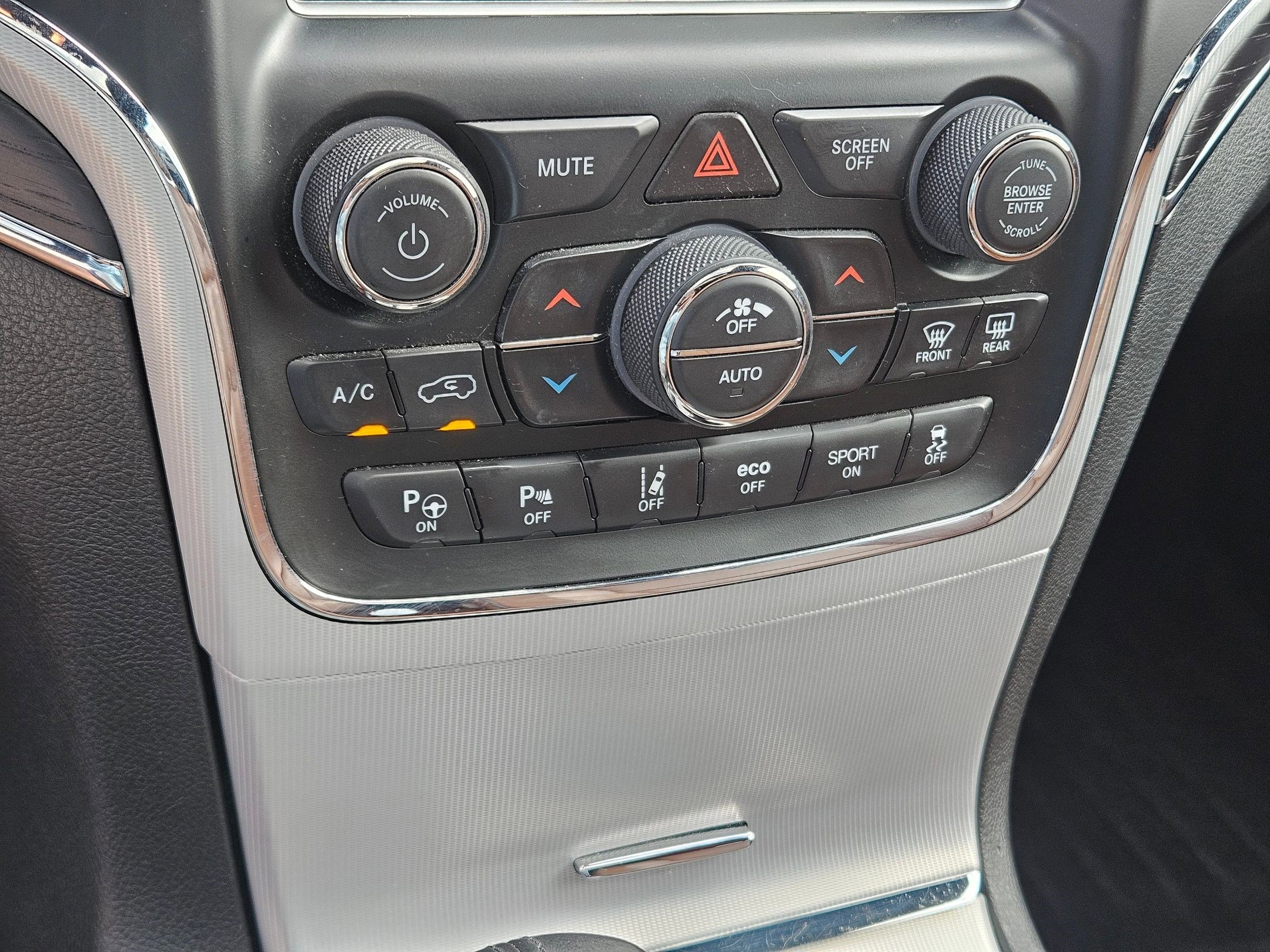 Used 2018 Ivory 3-Coat Jeep Summit image 26