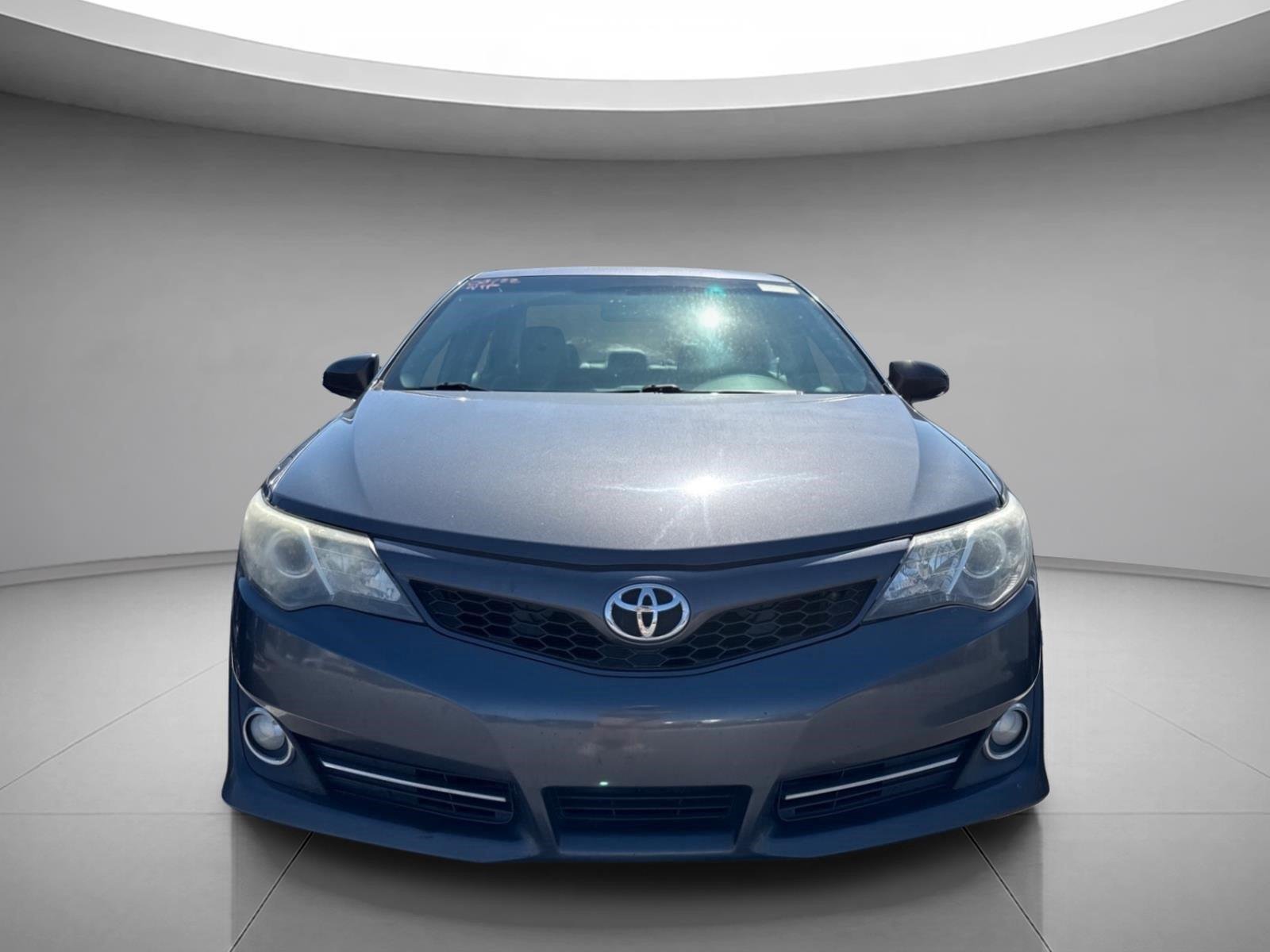 Used 2014 Magnetic Gray Metallic Toyota SE image 23
