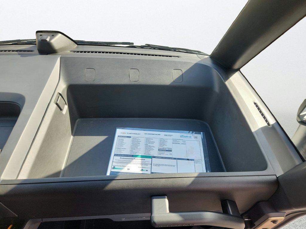 Used 2025 White Chevrolet 600 image 22