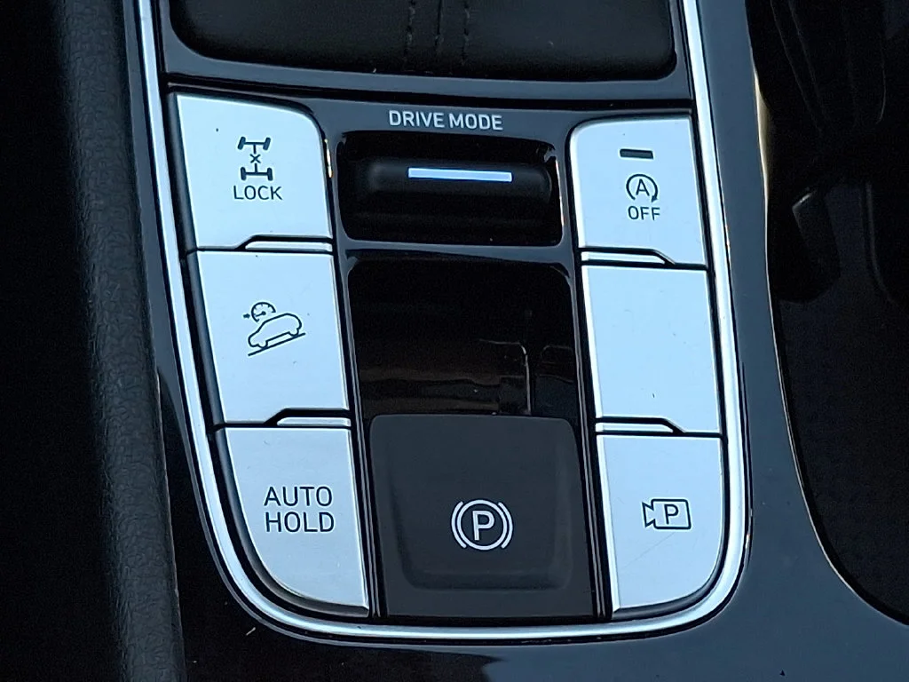 Used 2025 White Pearl Hyundai SEL Convenience image 27