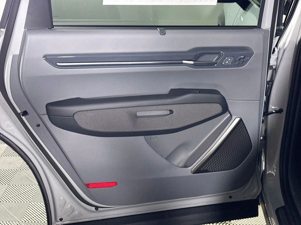 New 2026 Wolf Gray Kia Land AWD image 20