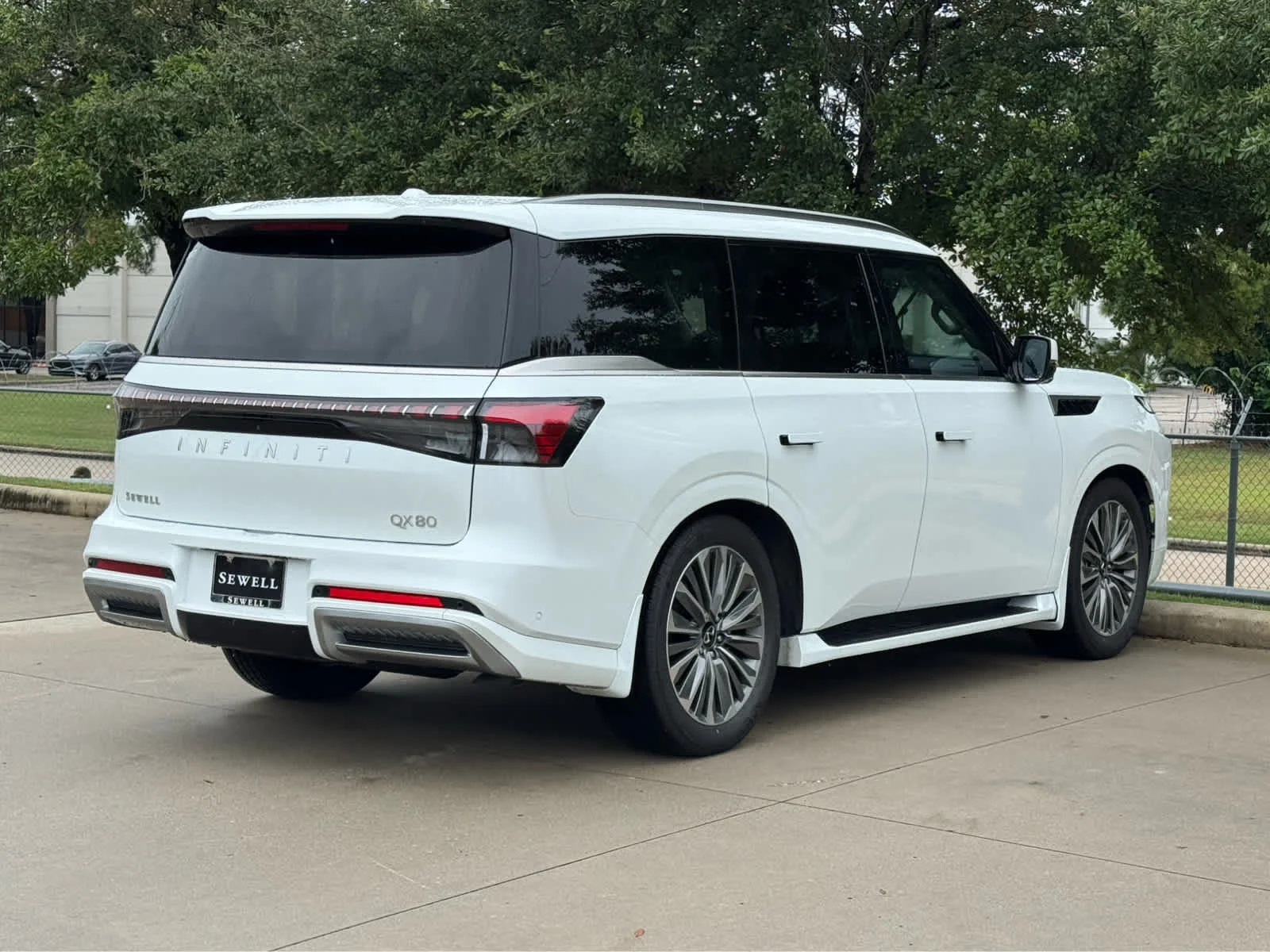 Certified Used 2026 Radiant White INFINITI LUXE image 5