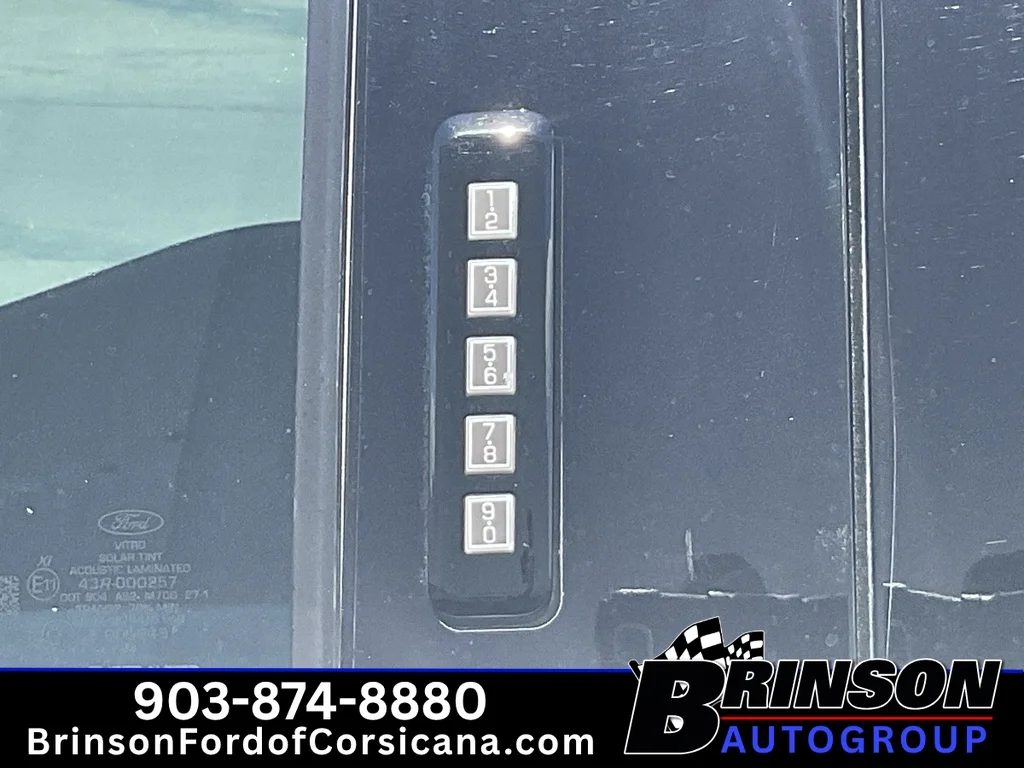 Used 2023 Avalanche Ford LARIAT image 23