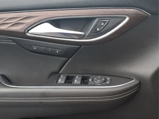 Used 2023 Sapphire Metallic Buick Avenir image 18