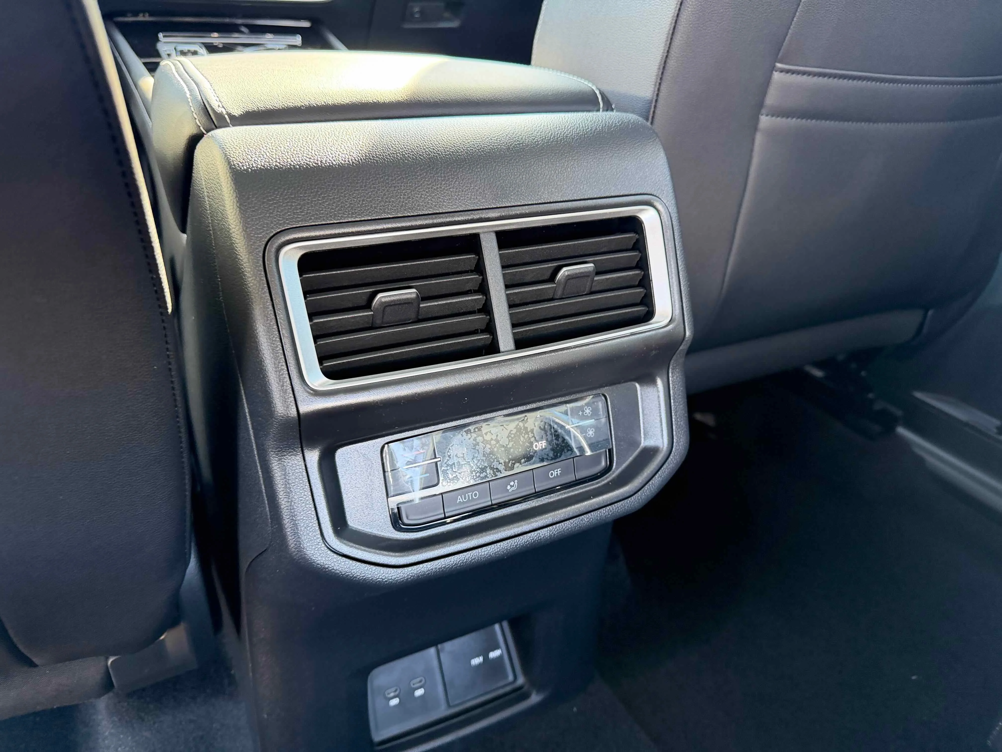 New 2026 Silver Mist Volkswagen 2.0T SE w/Technology image 30