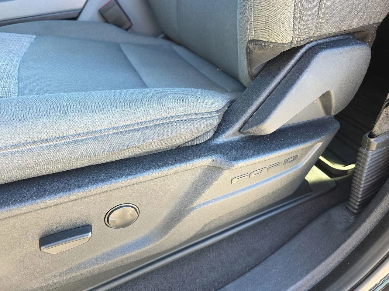 Used 2023 Agate Black Metallic Ford XLT image 29