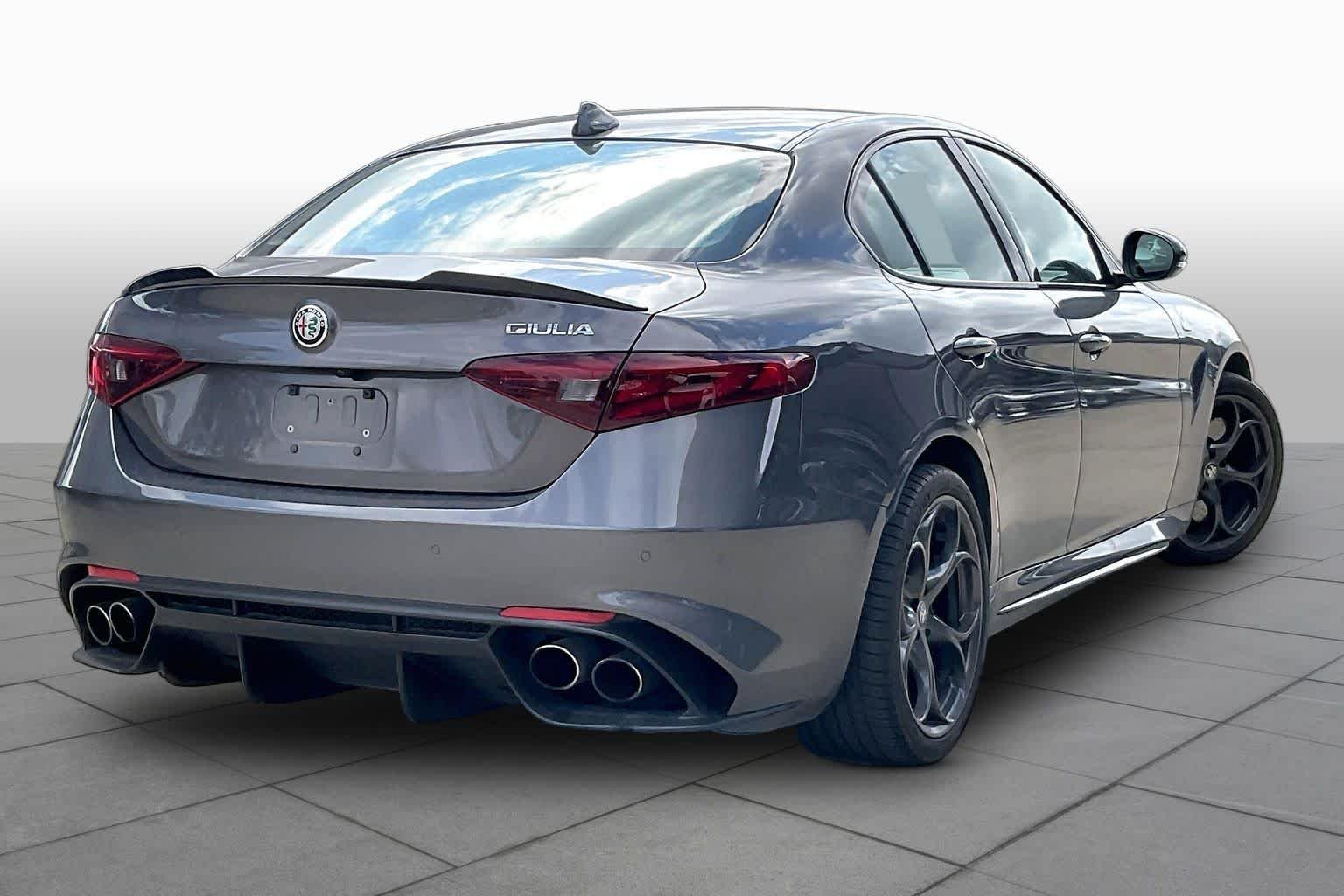 Used 2018 Vesuvio Gray Metallic Alfa Romeo  image 13